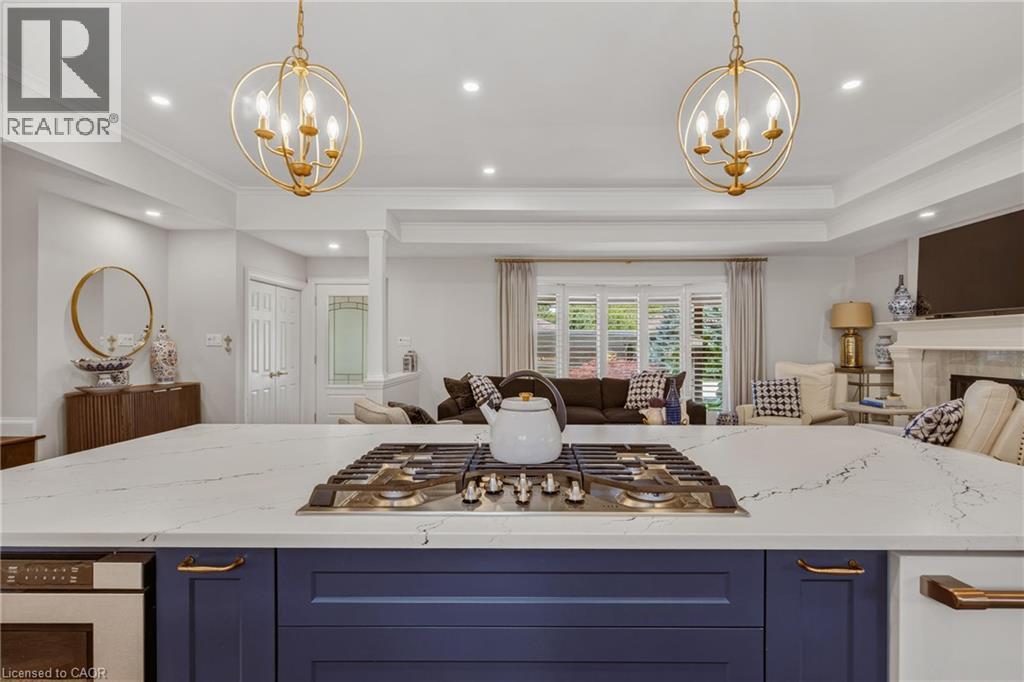 302 Harmony Road, Hamilton, ON - Indoor Photo Showing Kitchen