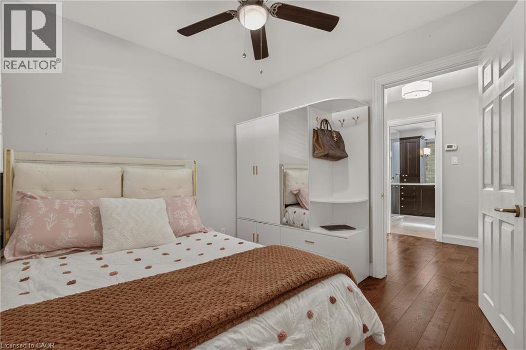 302 Harmony Road, Hamilton, ON - Indoor Photo Showing Bedroom