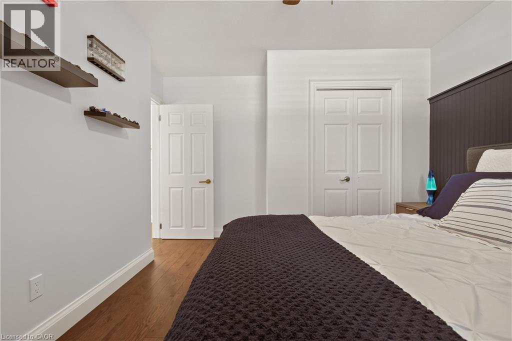 302 Harmony Road, Hamilton, ON - Indoor Photo Showing Bedroom