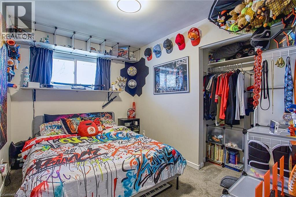 2387 Cyprus Avenue, Burlington, ON - Indoor Photo Showing Bedroom