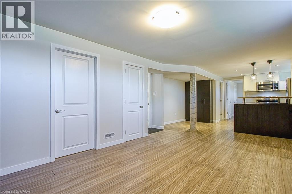 2387 Cyprus Avenue, Burlington, ON - Indoor Photo Showing Kitchen
