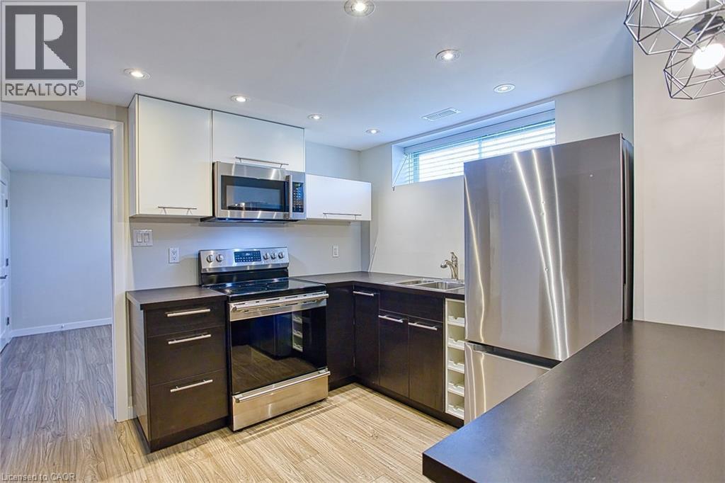 2387 Cyprus Avenue, Burlington, ON - Indoor Photo Showing Kitchen