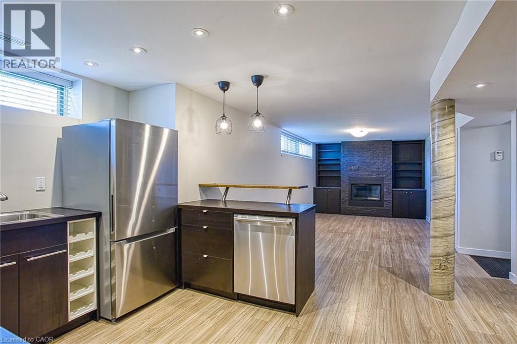 2387 Cyprus Avenue, Burlington, ON - Indoor Photo Showing Kitchen