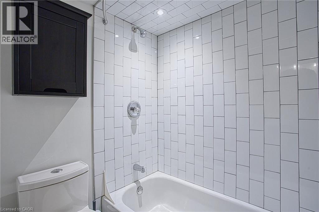 2387 Cyprus Avenue, Burlington, ON - Indoor Photo Showing Bathroom