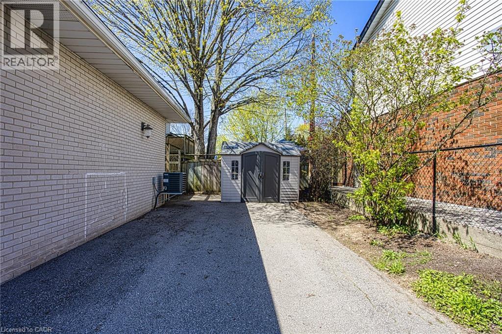 2387 Cyprus Avenue, Burlington, ON - Outdoor