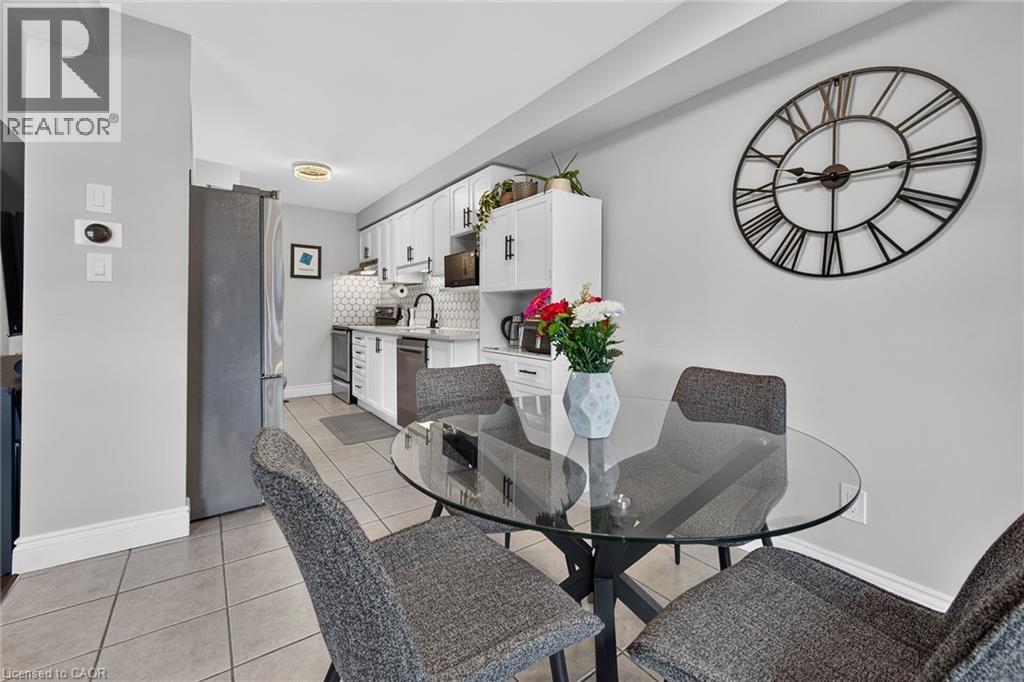 226 Dicenzo Drive, Hamilton, ON - Indoor Photo Showing Dining Room