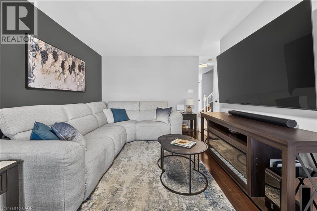 226 Dicenzo Drive, Hamilton, ON - Indoor Photo Showing Living Room