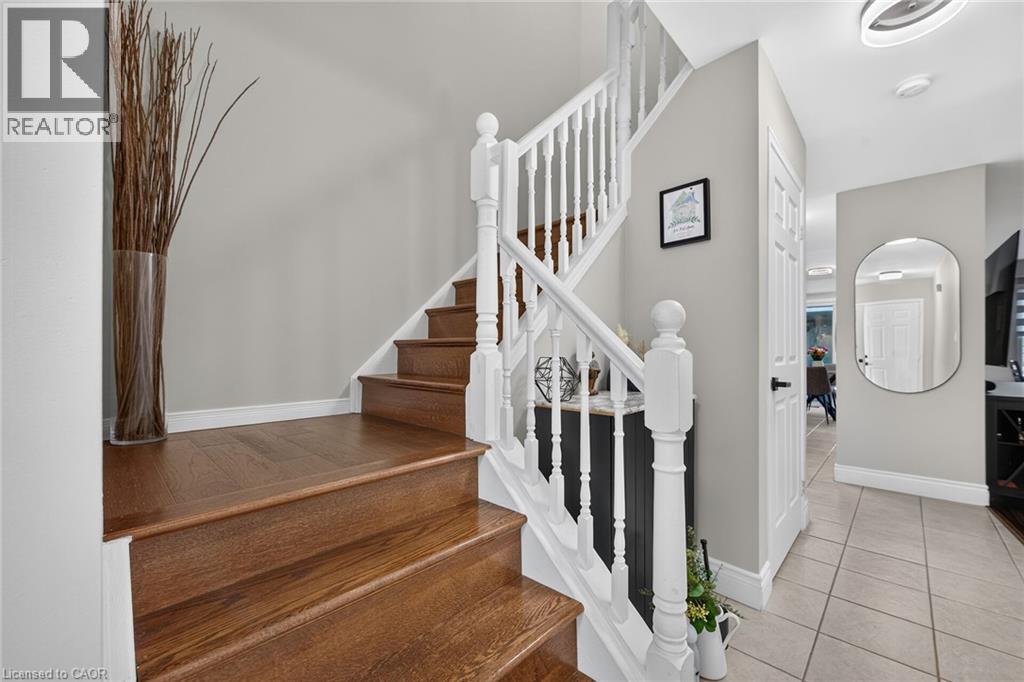 226 Dicenzo Drive, Hamilton, ON - Indoor Photo Showing Other Room
