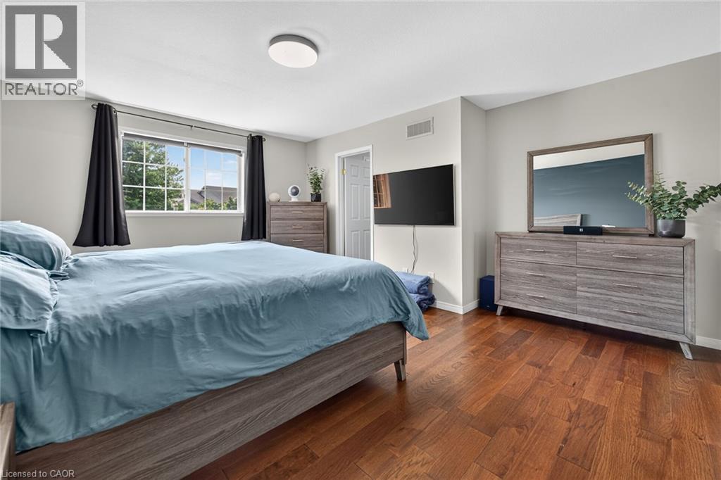 226 Dicenzo Drive, Hamilton, ON - Indoor Photo Showing Bedroom