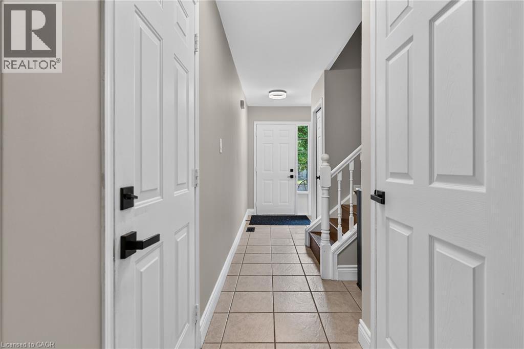 226 Dicenzo Drive, Hamilton, ON - Indoor Photo Showing Other Room