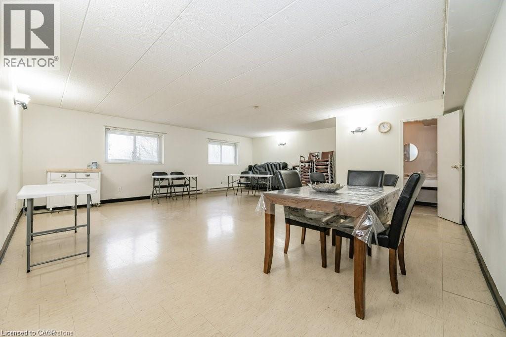 75 Hazelglen Drive Unit# 308, Kitchener, ON - Indoor Photo Showing Dining Room