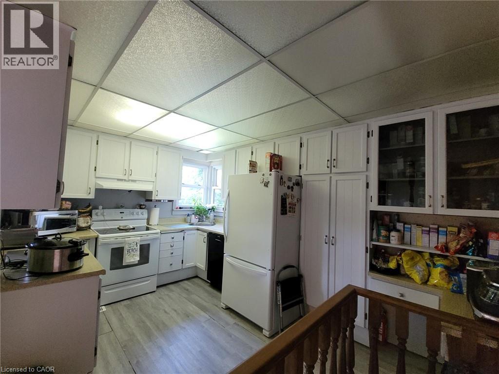 Kitchen - 879 West 5Th Street, Hamilton, ON - Indoor Photo Showing Kitchen