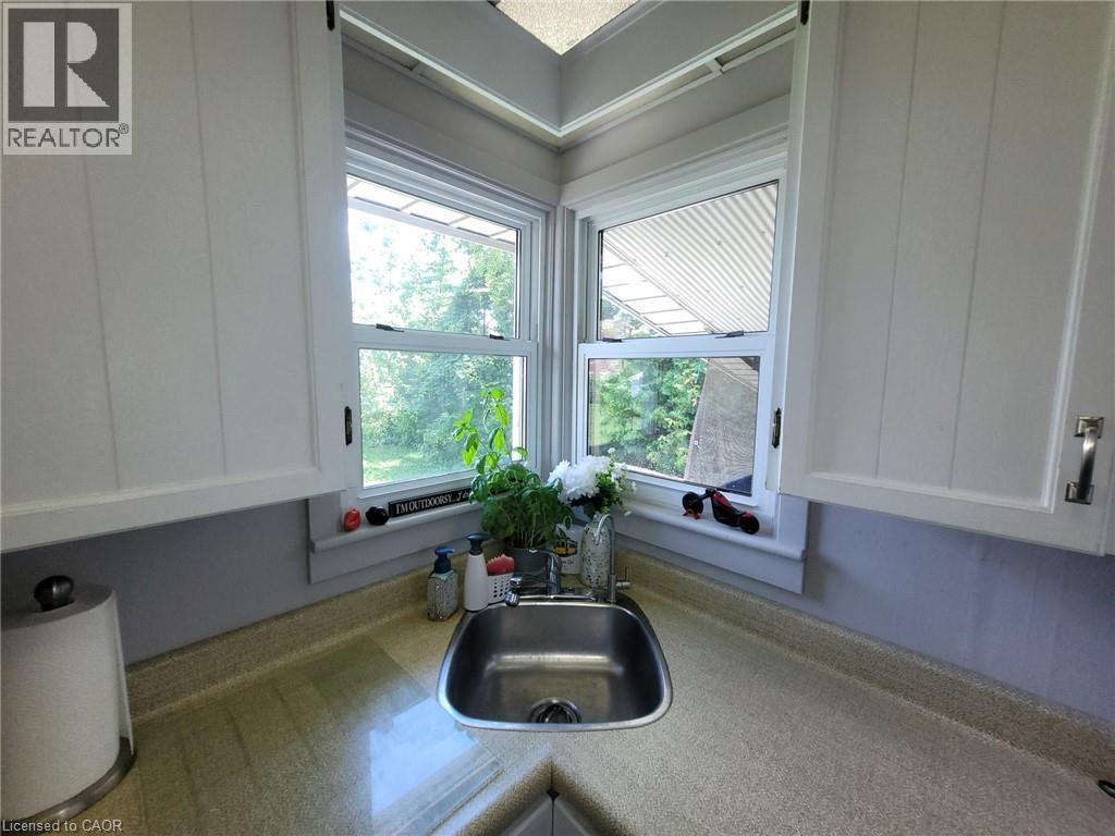 879 West 5Th Street, Hamilton, ON - Indoor Photo Showing Other Room