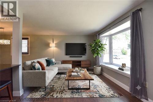 12 Rainham Street, Hamilton, ON - Indoor Photo Showing Living Room