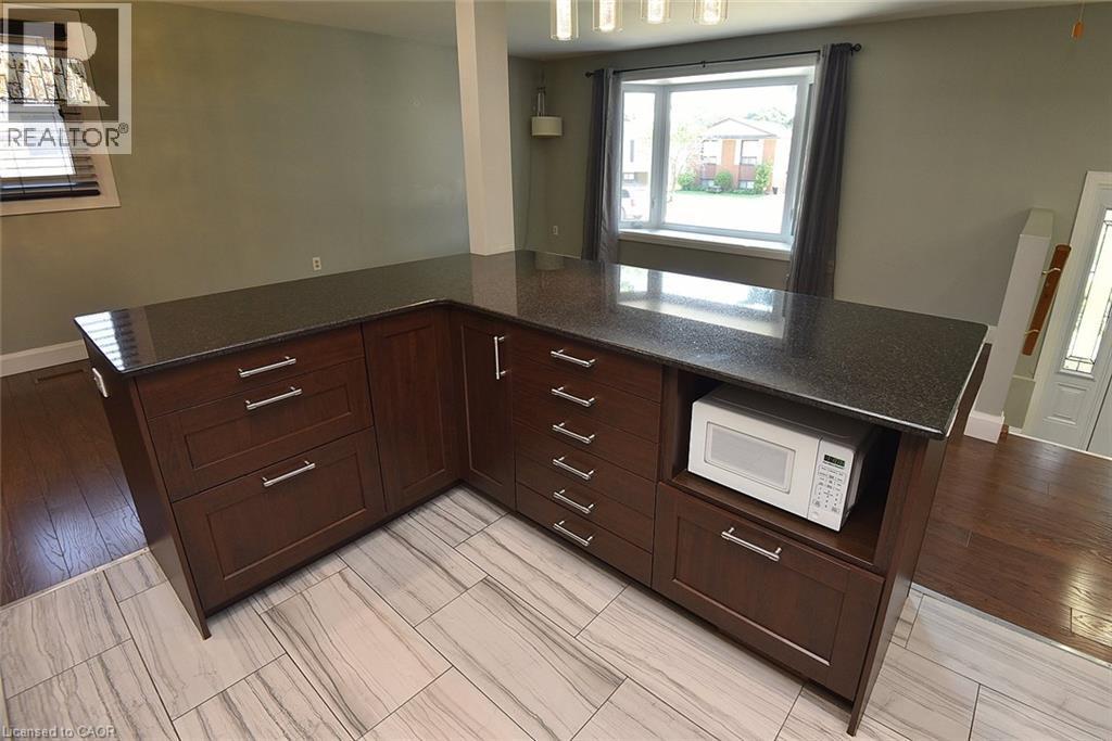 12 Rainham Street, Hamilton, ON - Indoor Photo Showing Other Room
