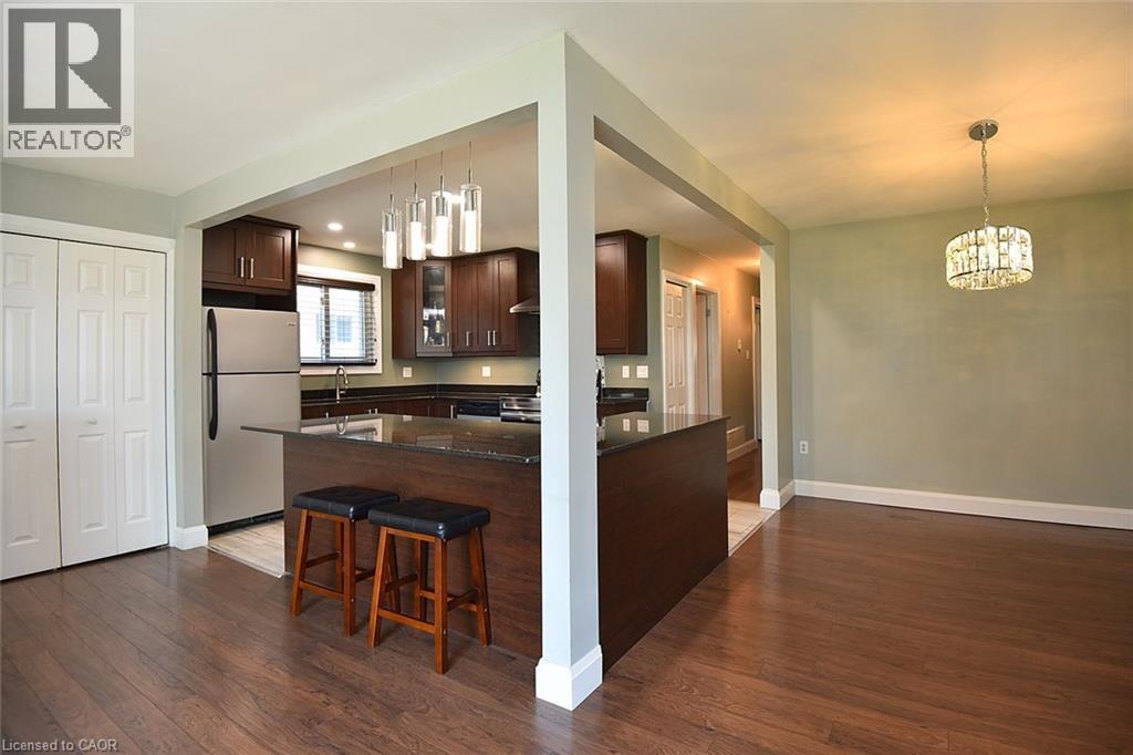 12 Rainham Street, Hamilton, ON - Indoor Photo Showing Kitchen