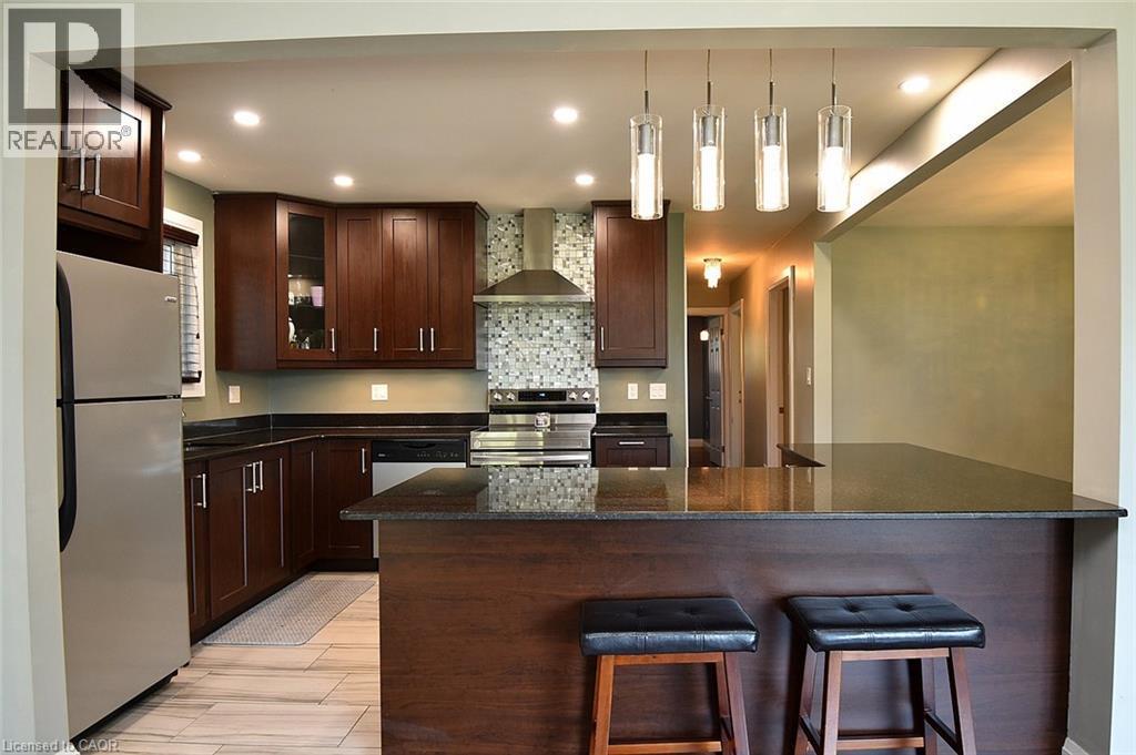 12 Rainham Street, Hamilton, ON - Indoor Photo Showing Kitchen