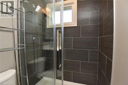 12 Rainham Street, Hamilton, ON - Indoor Photo Showing Bathroom