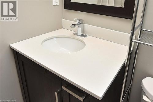 12 Rainham Street, Hamilton, ON - Indoor Photo Showing Bathroom