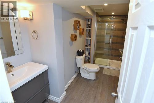 12 Rainham Street, Hamilton, ON - Indoor Photo Showing Bathroom
