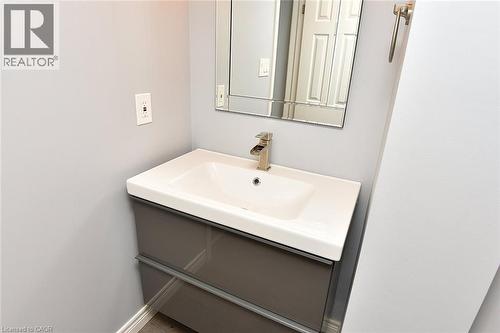12 Rainham Street, Hamilton, ON - Indoor Photo Showing Bathroom