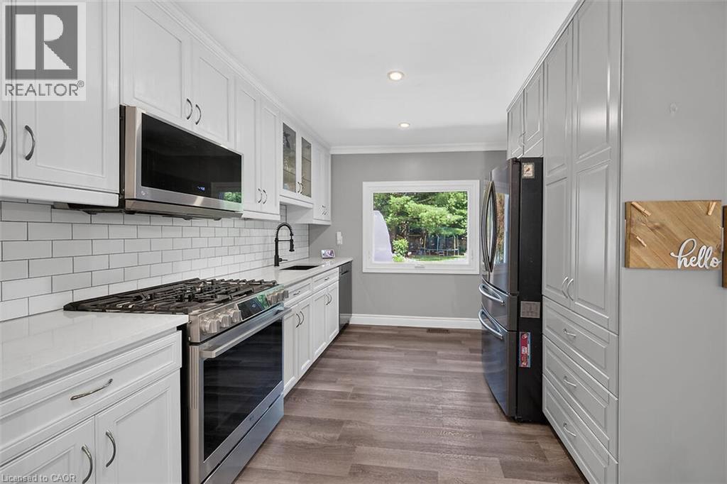 181 Central Drive, Ancaster, ON - Indoor Photo Showing Kitchen With Upgraded Kitchen