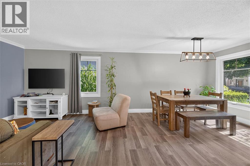 181 Central Drive, Ancaster, ON - Indoor Photo Showing Living Room