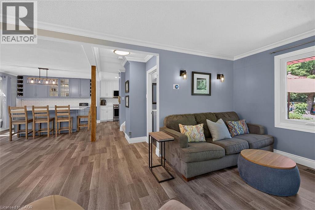 181 Central Drive, Ancaster, ON - Indoor Photo Showing Living Room