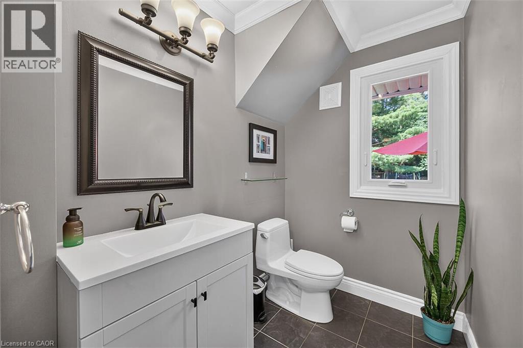 181 Central Drive, Ancaster, ON - Indoor Photo Showing Bathroom