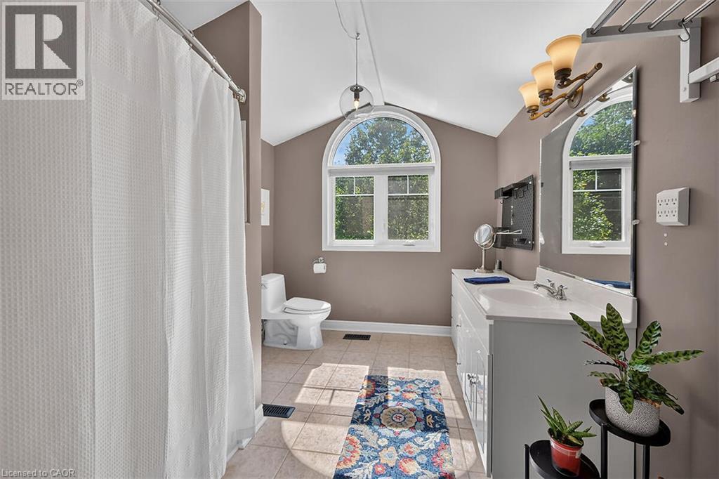 181 Central Drive, Ancaster, ON - Indoor Photo Showing Bathroom