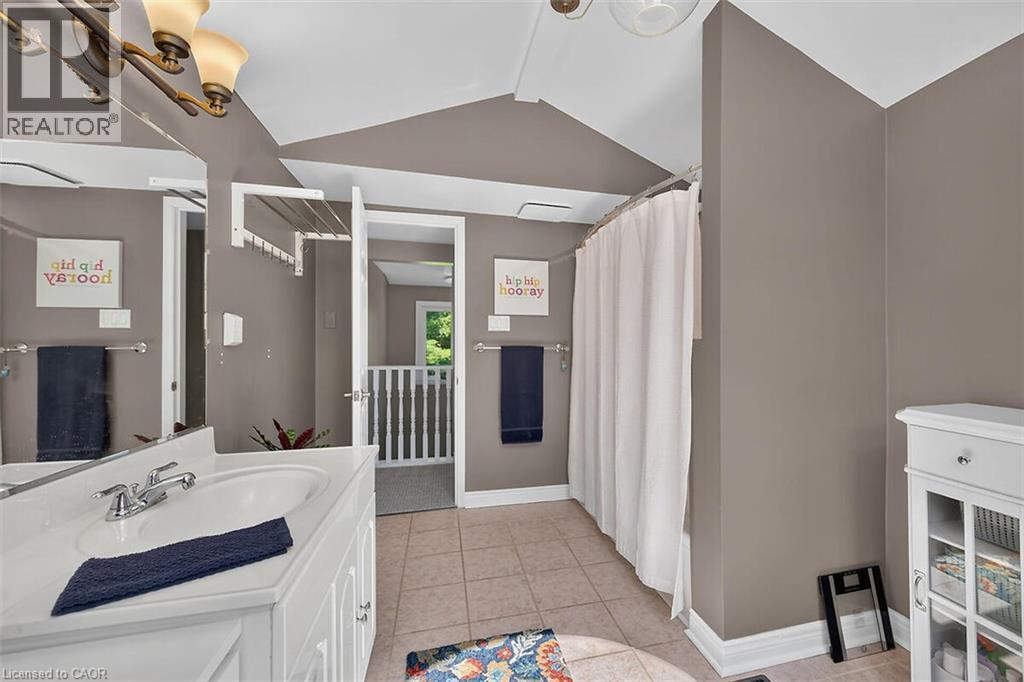 181 Central Drive, Ancaster, ON - Indoor Photo Showing Bathroom