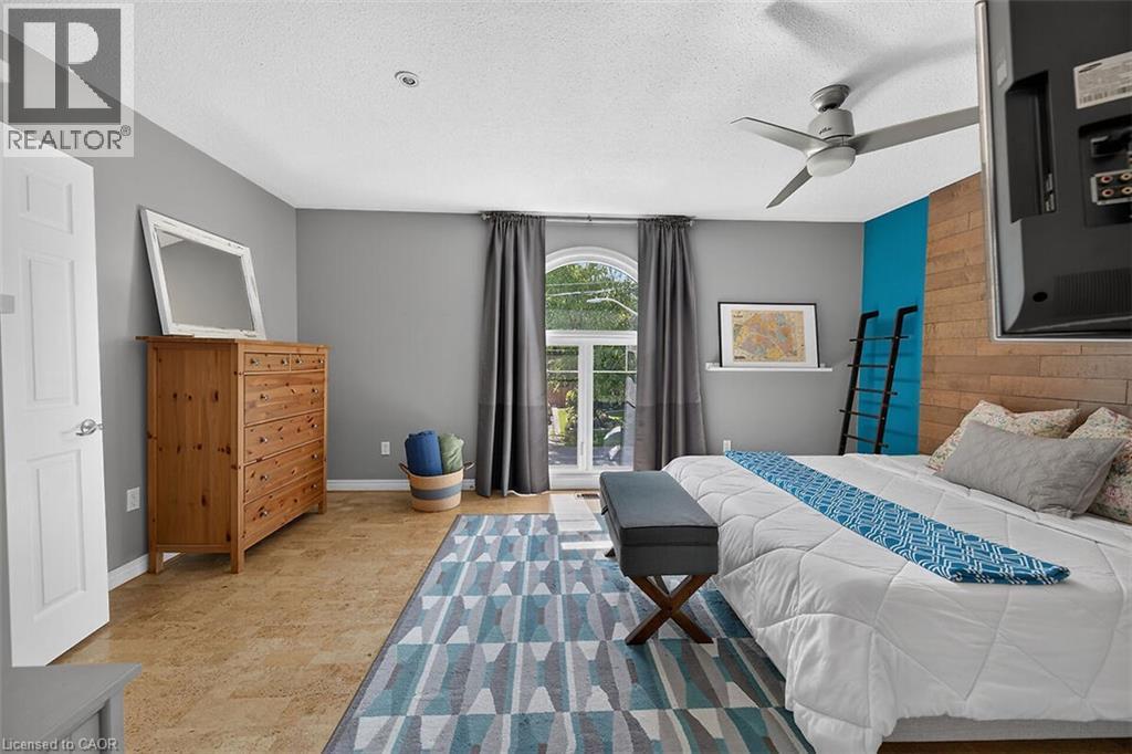 181 Central Drive, Ancaster, ON - Indoor Photo Showing Bedroom