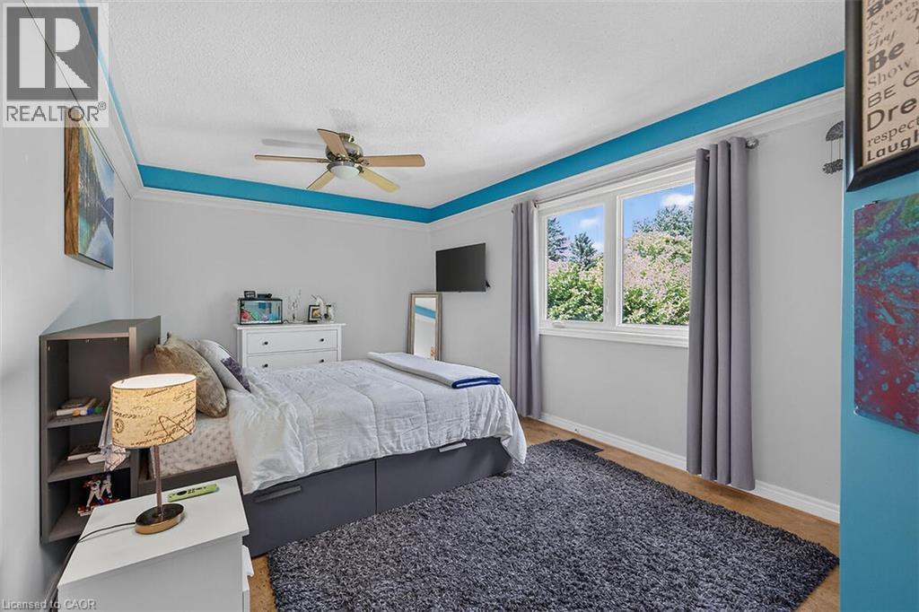 181 Central Drive, Ancaster, ON - Indoor Photo Showing Bedroom