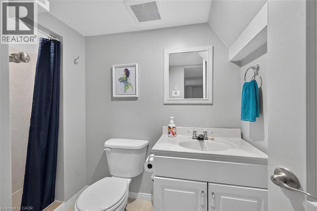 181 Central Drive, Ancaster, ON - Indoor Photo Showing Bathroom
