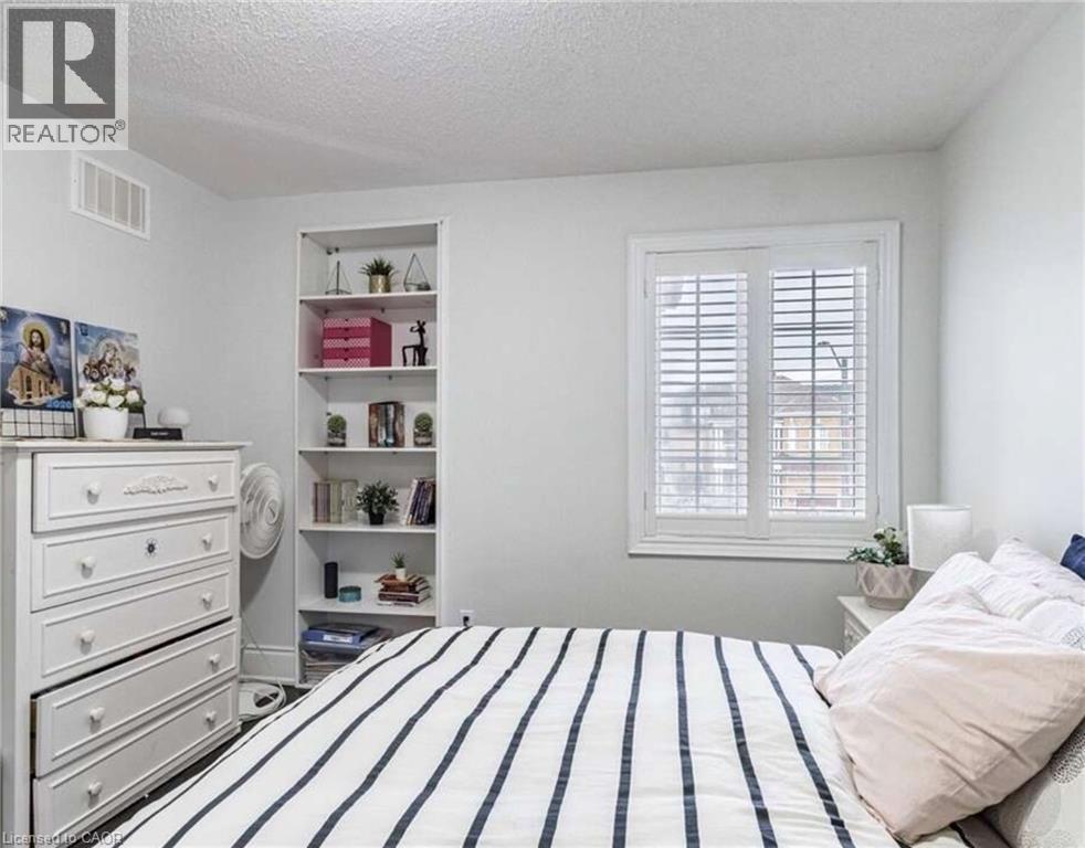 3562 Aquinas Avenue, Mississauga, ON - Indoor Photo Showing Bedroom
