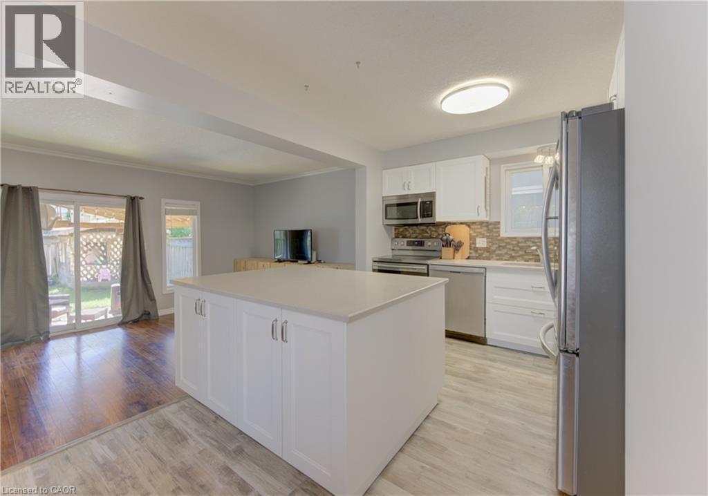 39 Chantilly Street, Kitchener, ON - Indoor Photo Showing Kitchen