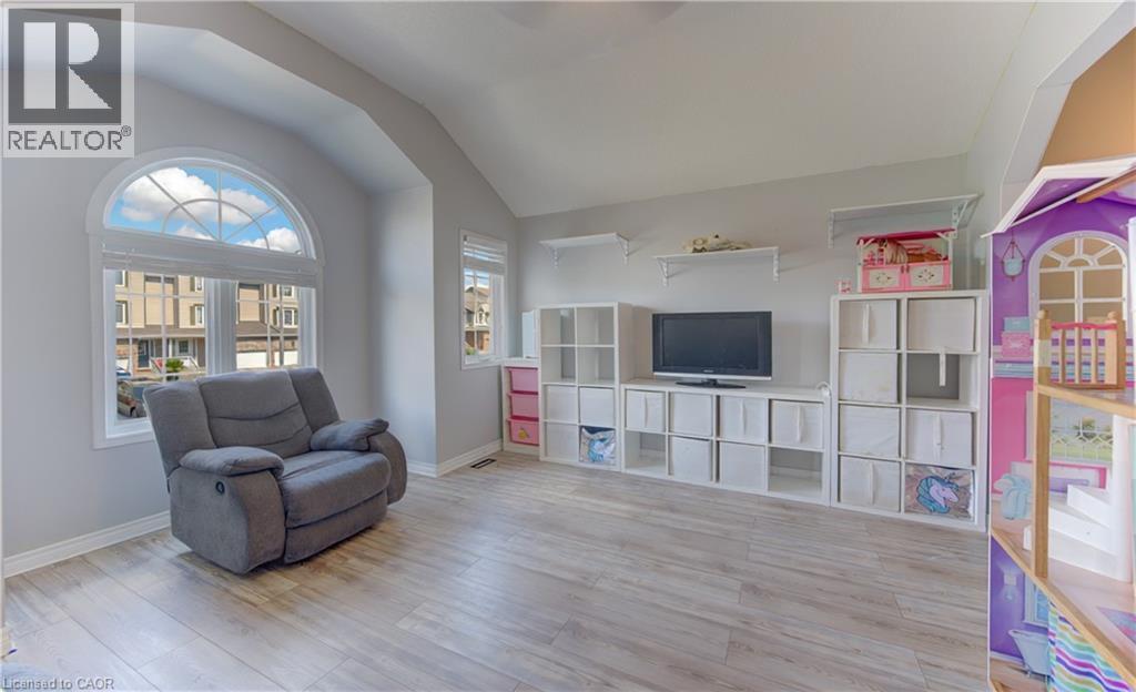 39 Chantilly Street, Kitchener, ON - Indoor Photo Showing Living Room