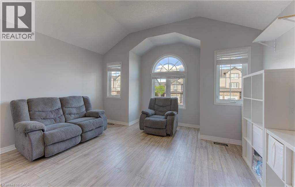 39 Chantilly Street, Kitchener, ON - Indoor Photo Showing Living Room