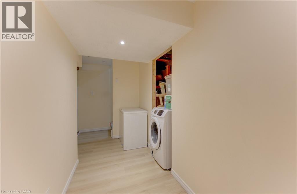 39 Chantilly Street, Kitchener, ON - Indoor Photo Showing Laundry Room