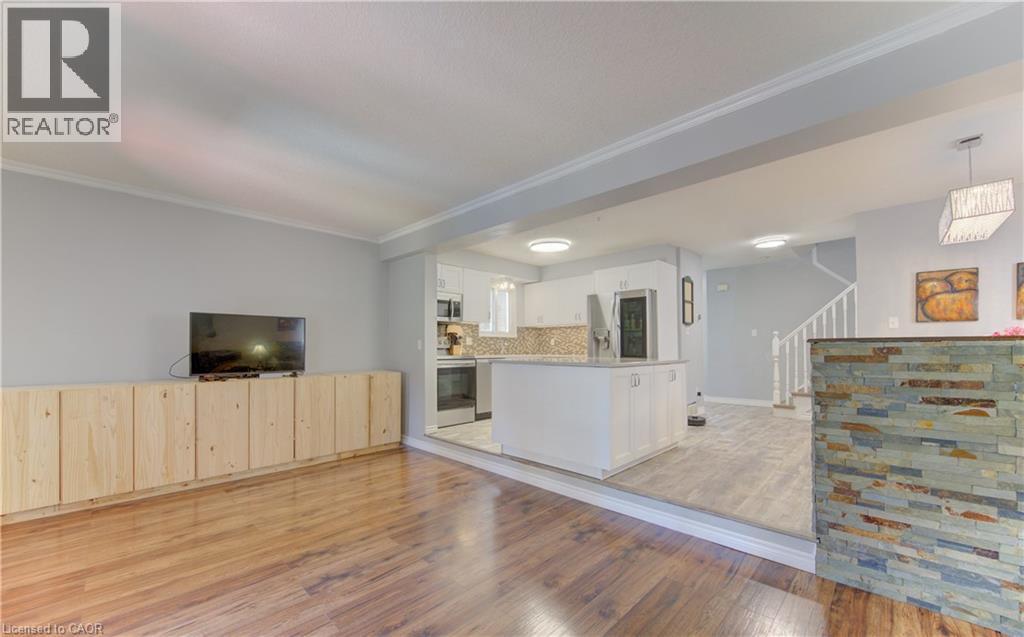 39 Chantilly Street, Kitchener, ON - Indoor Photo Showing Living Room