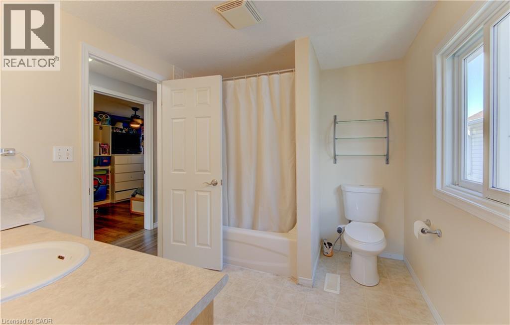 39 Chantilly Street, Kitchener, ON - Indoor Photo Showing Bathroom