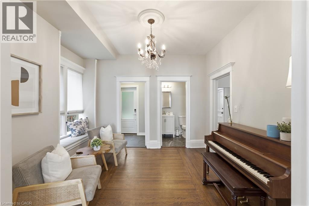 2 Cottage Avenue, Hamilton, ON - Indoor Photo Showing Other Room