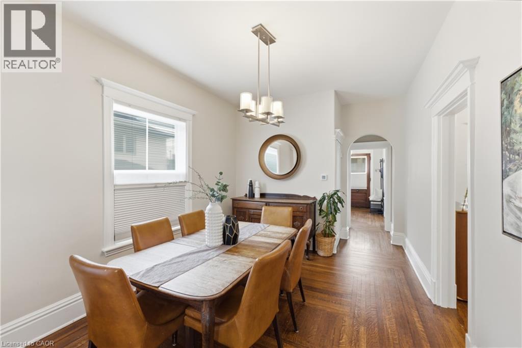 2 Cottage Avenue, Hamilton, ON - Indoor Photo Showing Dining Room