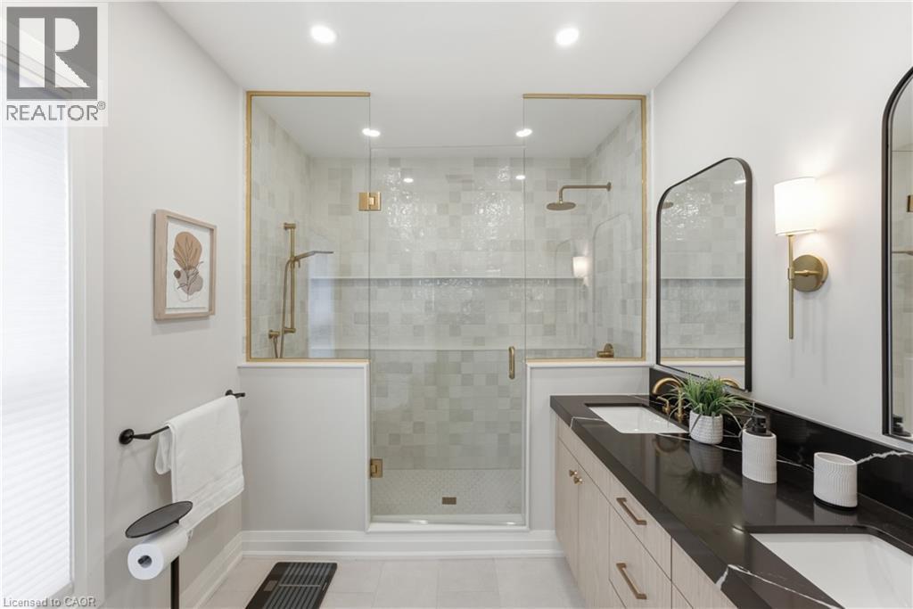 2 Cottage Avenue, Hamilton, ON - Indoor Photo Showing Bathroom