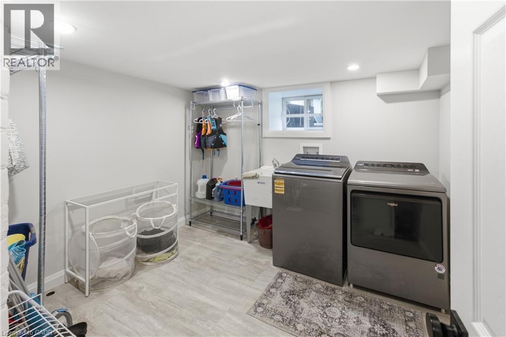 2 Cottage Avenue, Hamilton, ON - Indoor Photo Showing Laundry Room