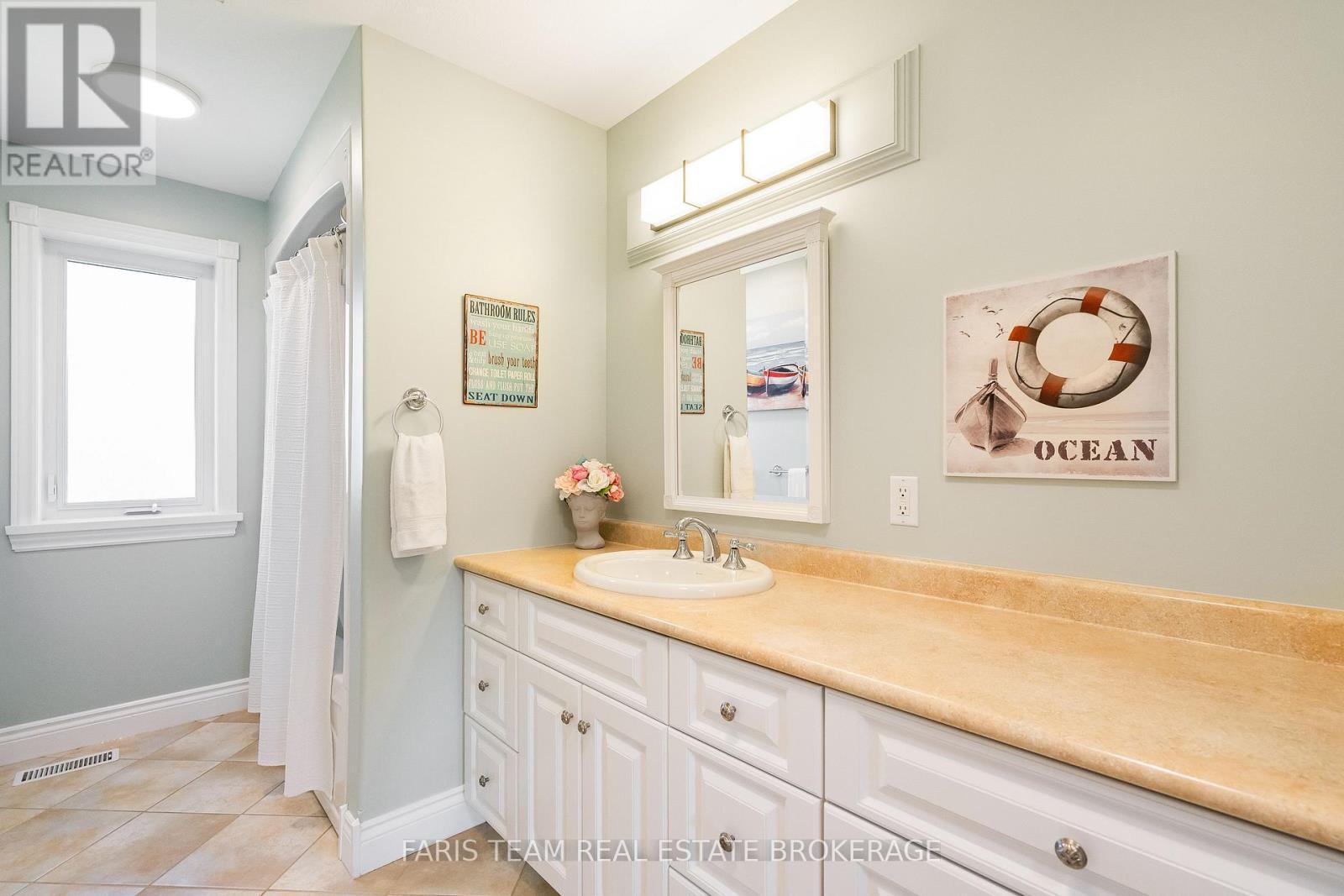 130 Concession 15 W, Tiny, ON - Indoor Photo Showing Bathroom