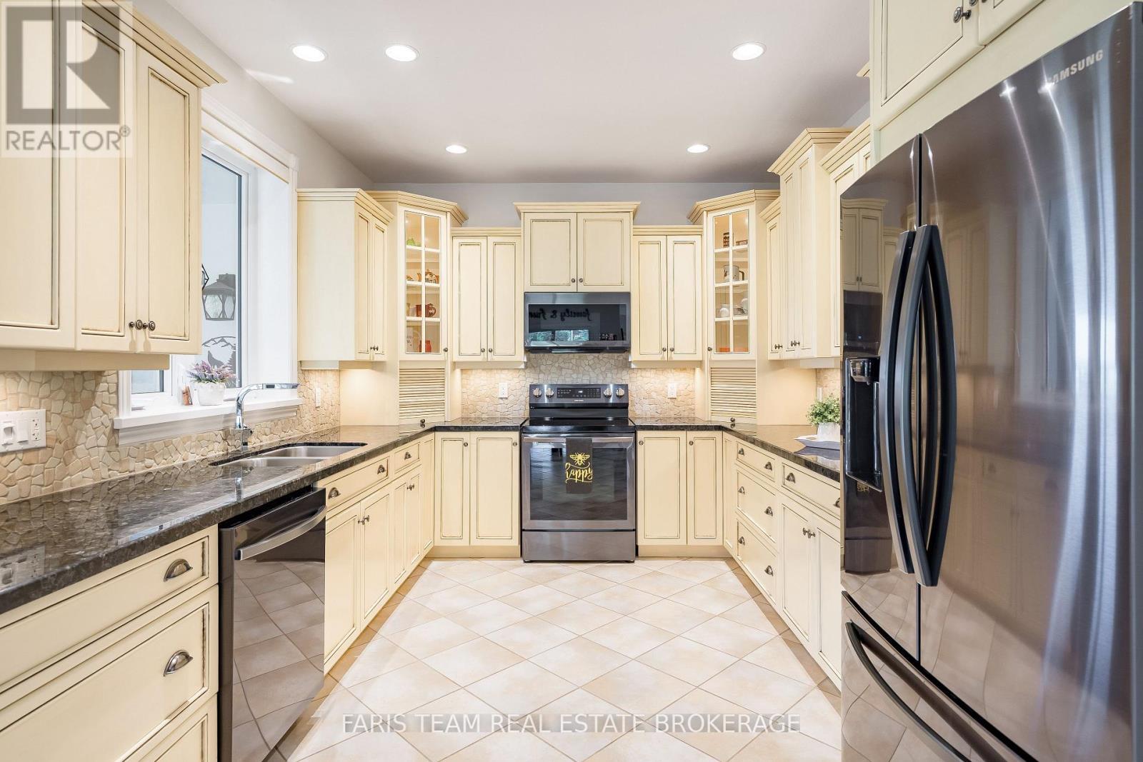 130 Concession 15 W, Tiny, ON - Indoor Photo Showing Kitchen With Double Sink With Upgraded Kitchen