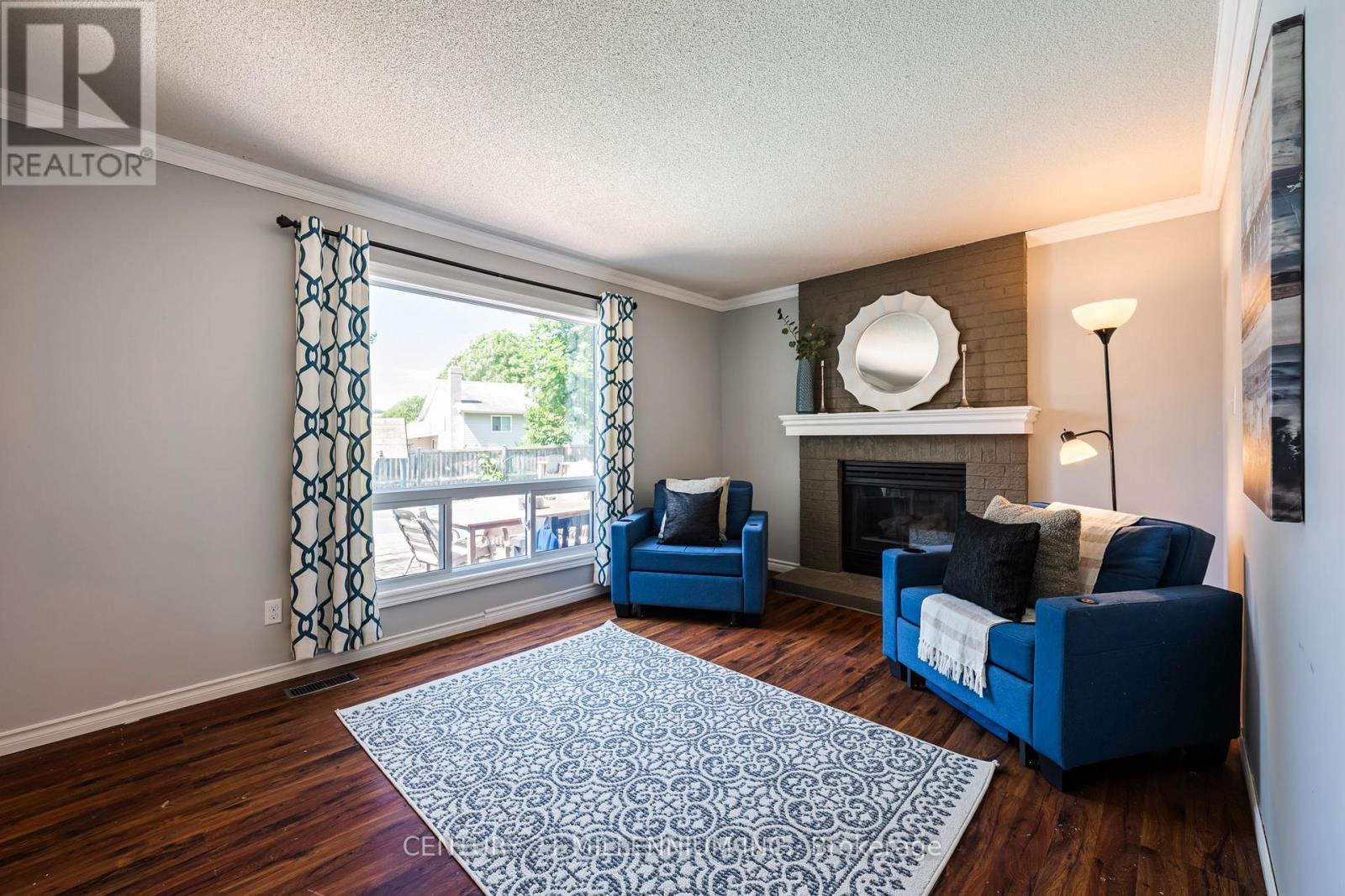 364 Stoneheight Place, Waterloo, ON - Indoor Photo Showing Living Room With Fireplace