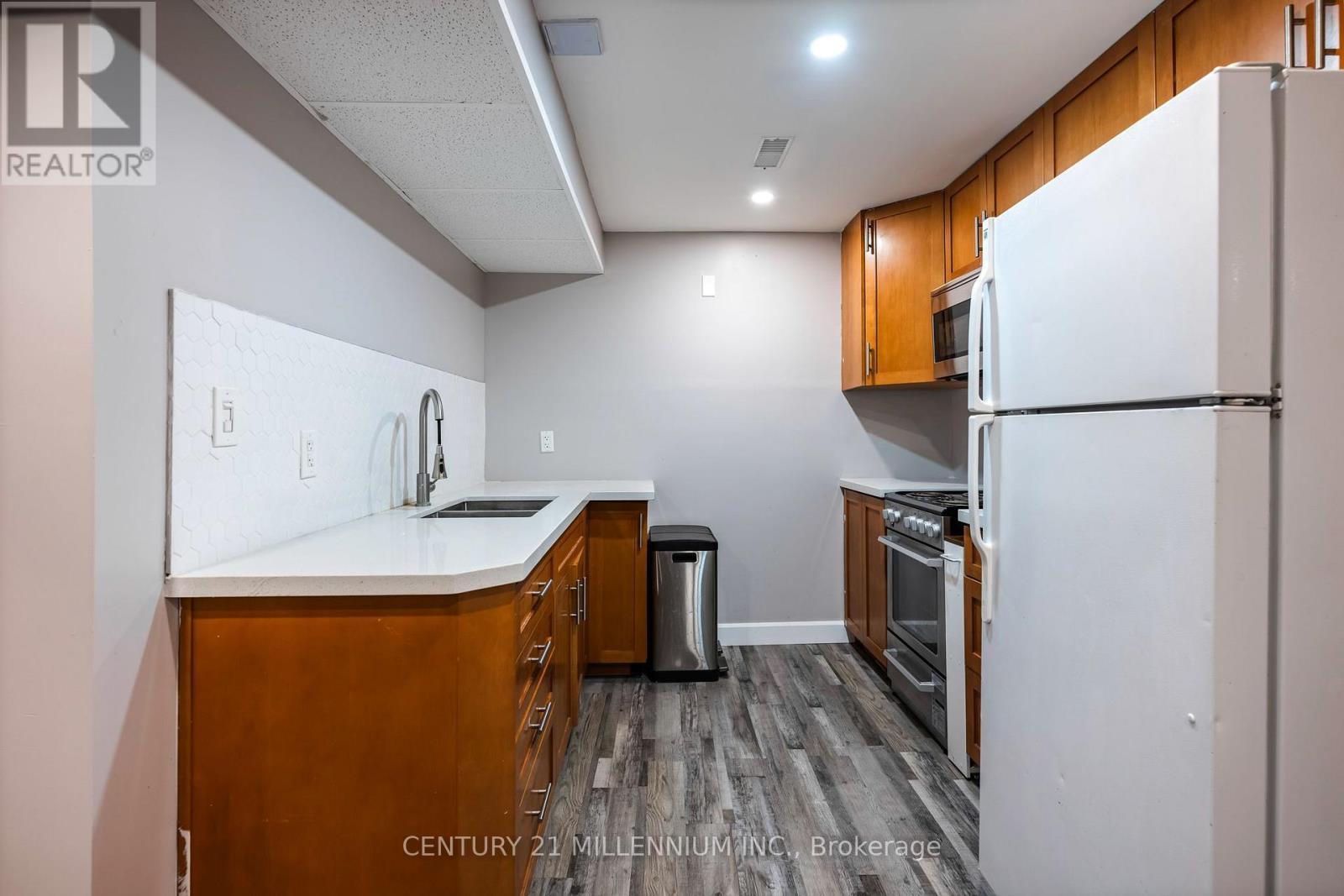 364 Stoneheight Place, Waterloo, ON - Indoor Photo Showing Kitchen With Double Sink
