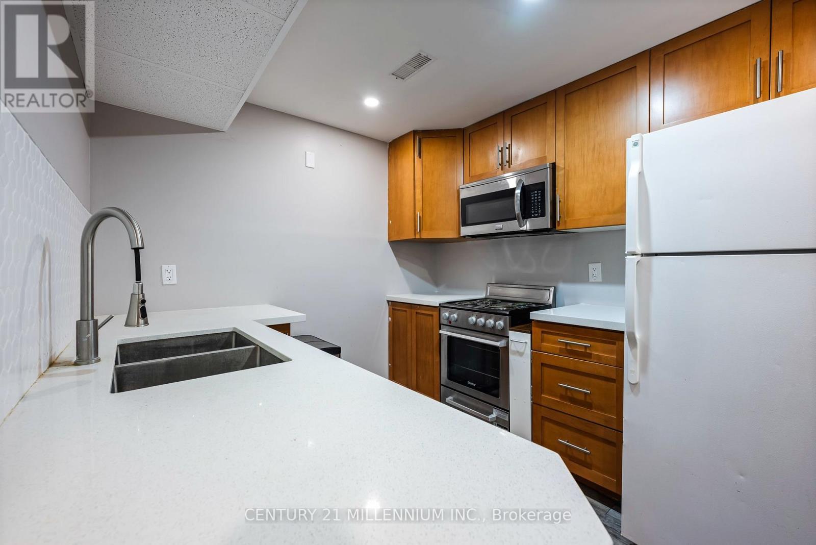364 Stoneheight Place, Waterloo, ON - Indoor Photo Showing Kitchen With Double Sink